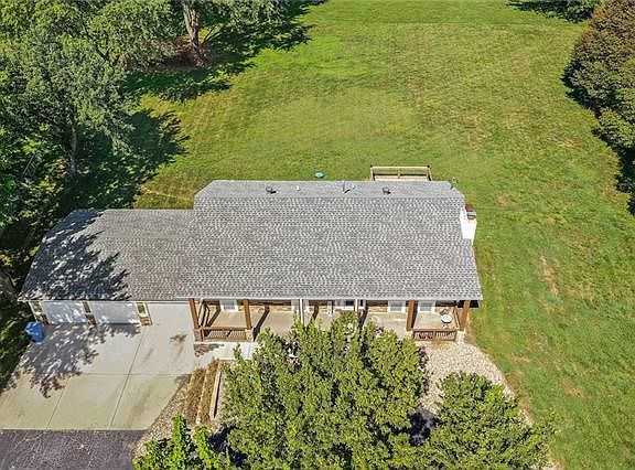 3rd image of 15508 Lakeview Dr