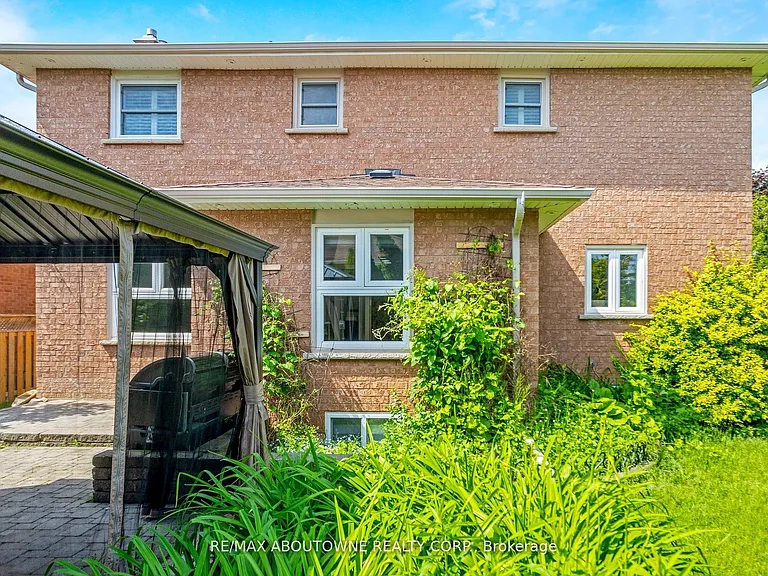 2235 Grenville Dr — Photo 39