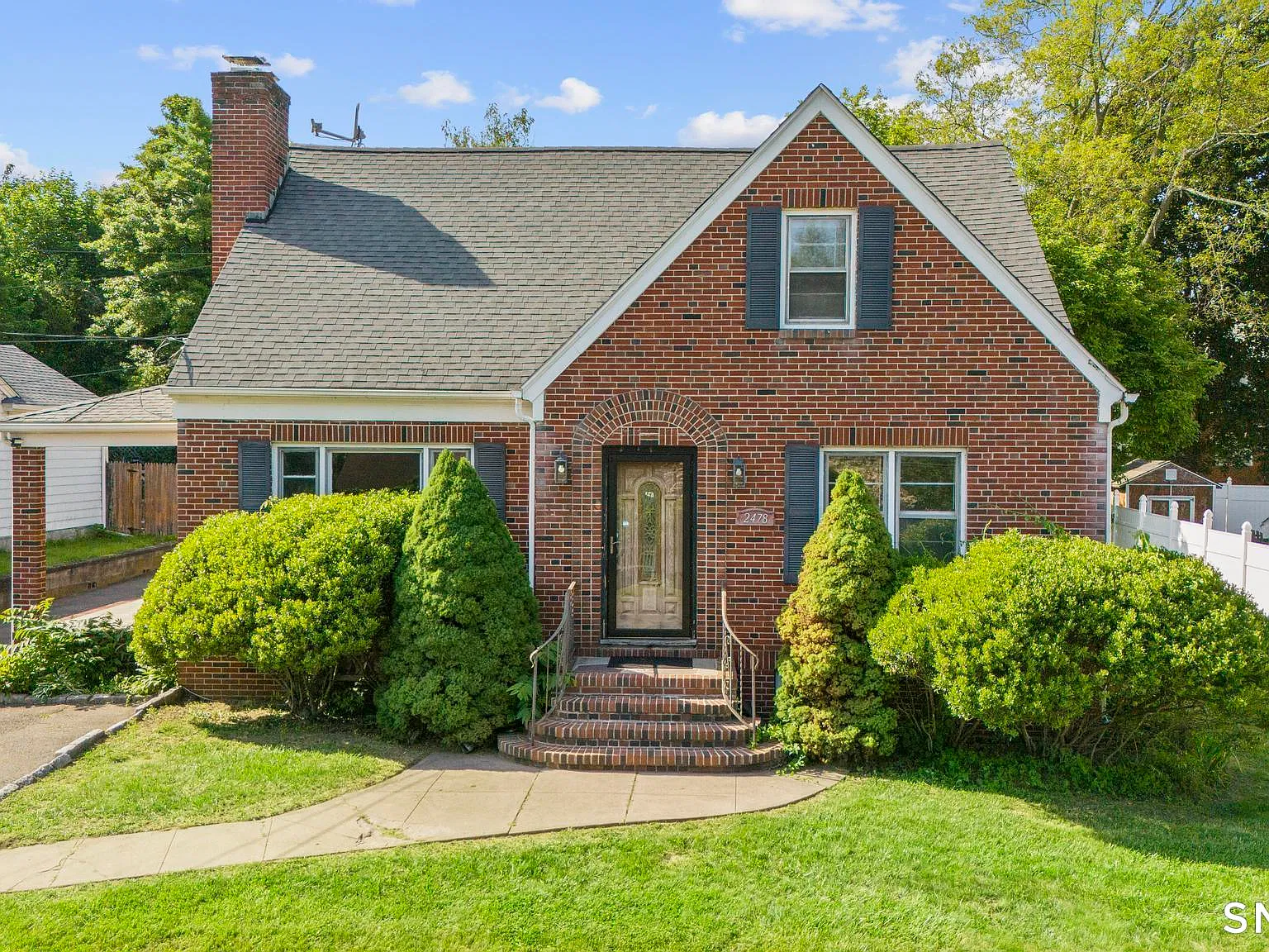 5 bed, 2.5 bath, 2454 sqft, $4,750 — Photo 1