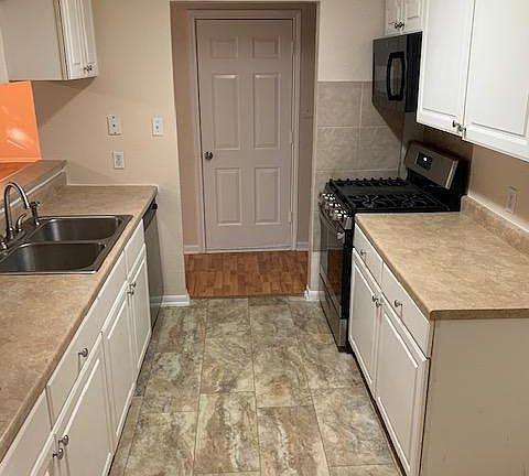 Kitchen -- with full size Pantry!
