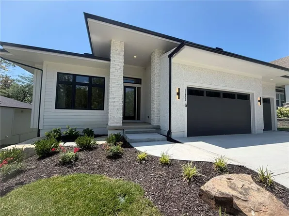22415 W 89th Ter, Lenexa, KS 66227