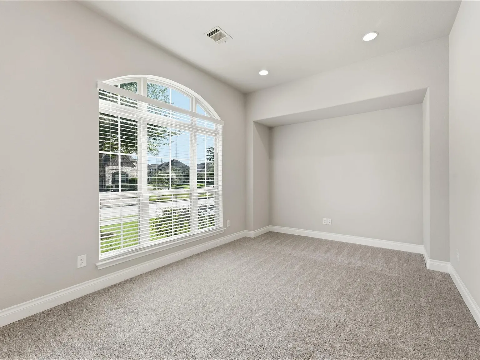 4 bed, 3.0 bath, 2866 sqft, $3,250 — Photo 3