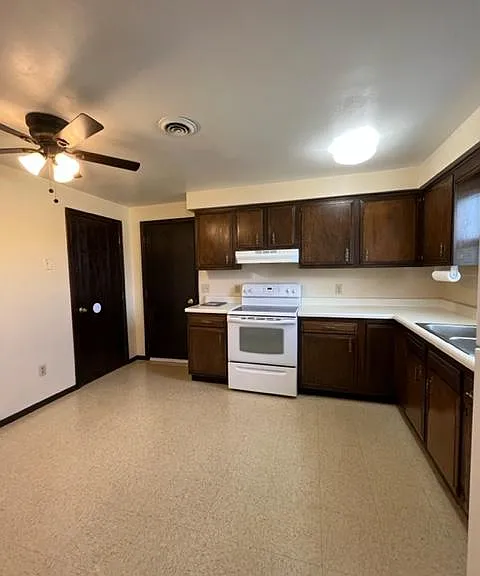 504 E Cook Rd — Photo 6