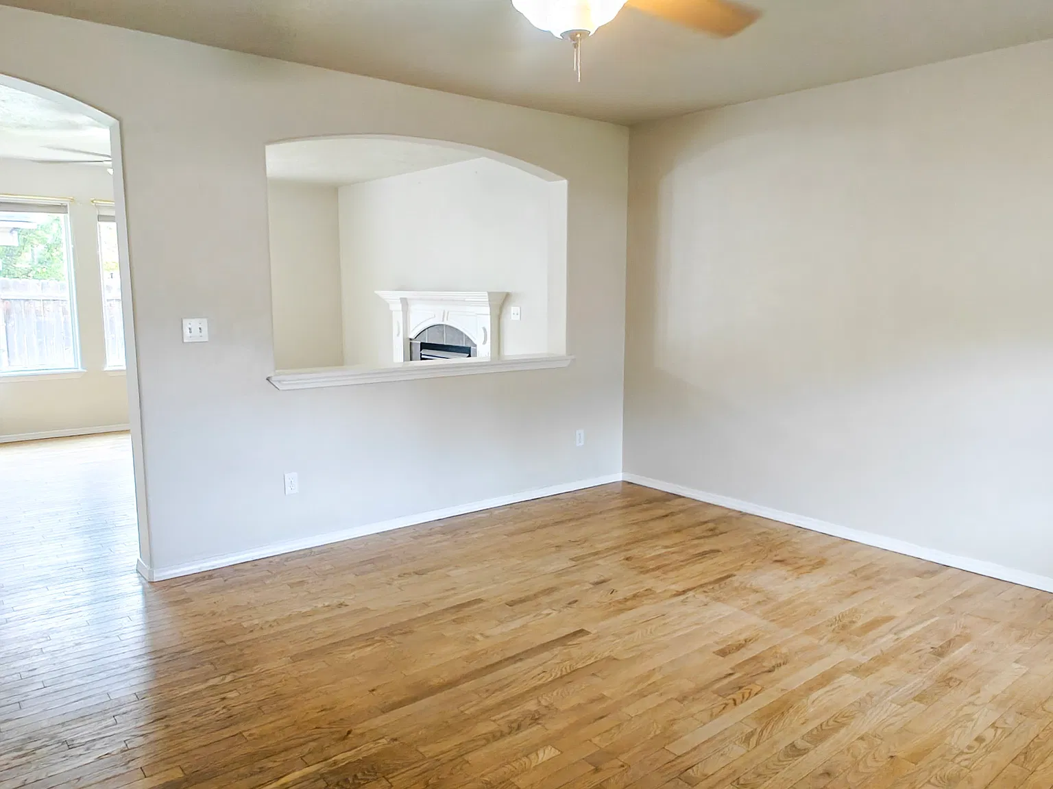 4 bed, 2.5 bath, 2009 sqft, $2,800 — Photo 3