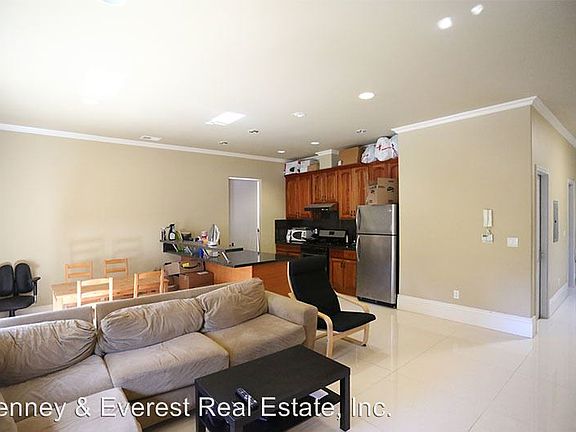 2nd image of 738 Washington St APT 1