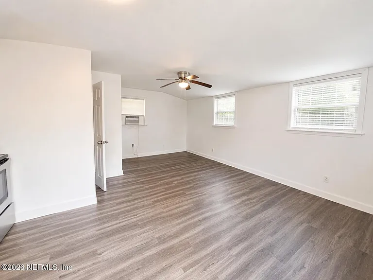 4803 Lexington Ave #B — Photo 2