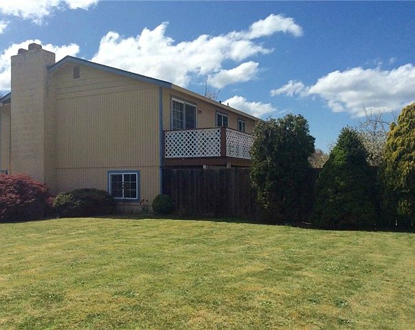 2nd image of 1521 154th St Ct E