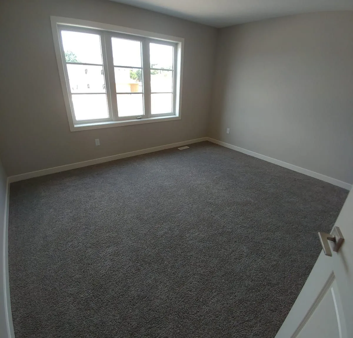 4 bed, $2,550 — Photo 3