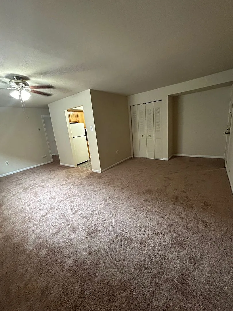HOLLY GARDEN APARTMENTS — Photo 4