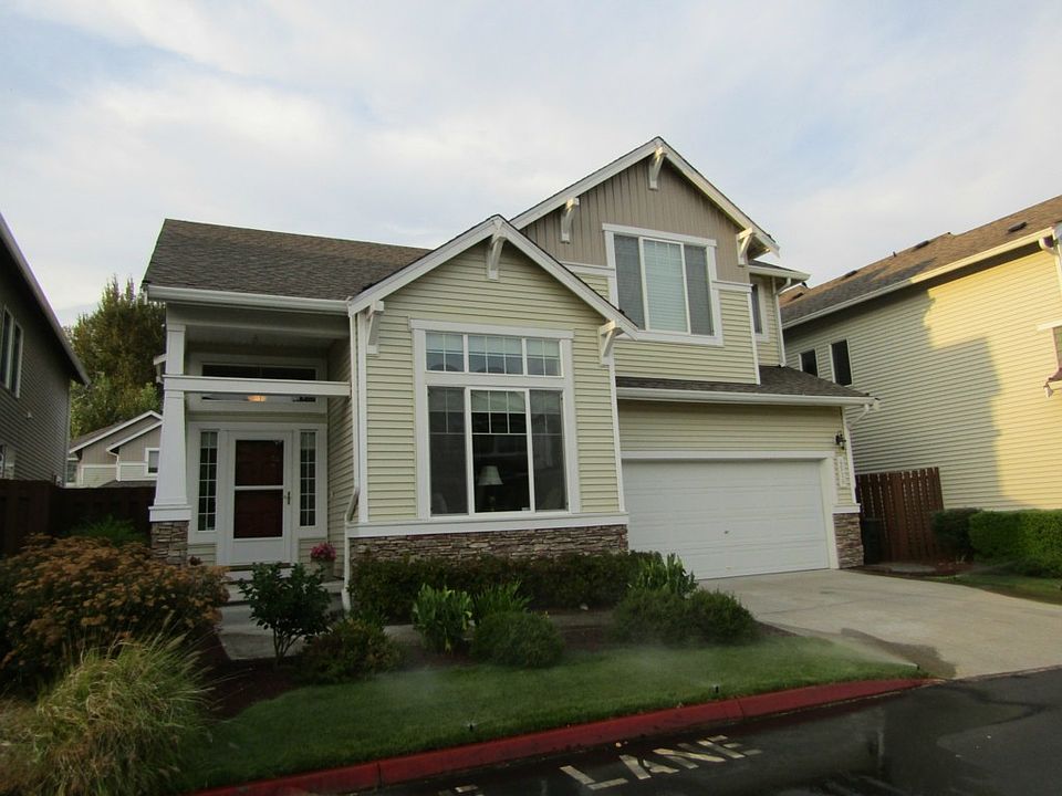 832632