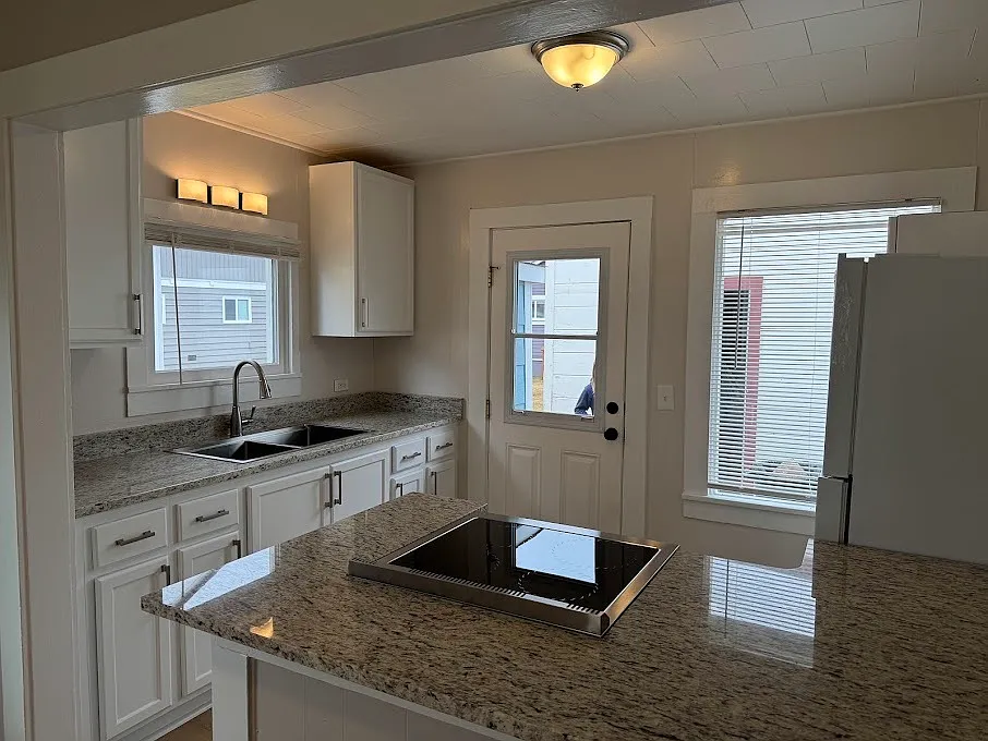 2 bed, 1.0 bath, $1,725 — Photo 2