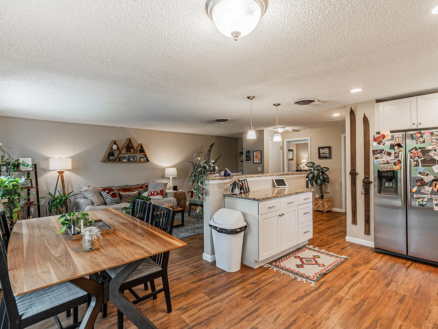 3 bed, 1960 sqft, $3,400 — Photo 2