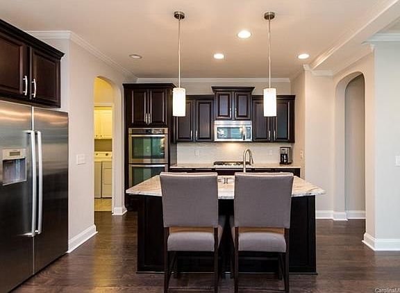 4th image of 4628 Blackmuir Wood Cres