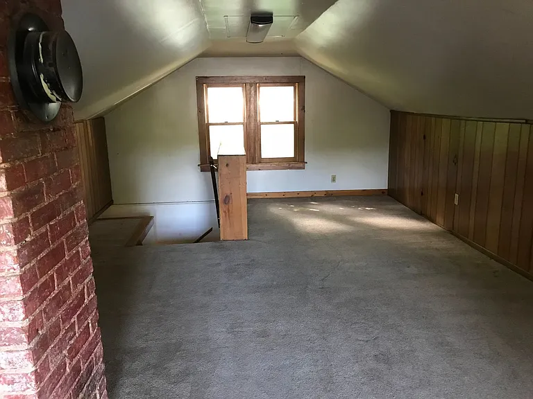 930 Hudson Ave — Photo 6