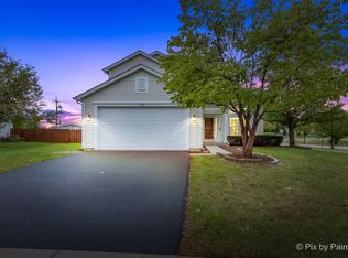 700 Parc Ct, Lake In The Hills, IL 60156