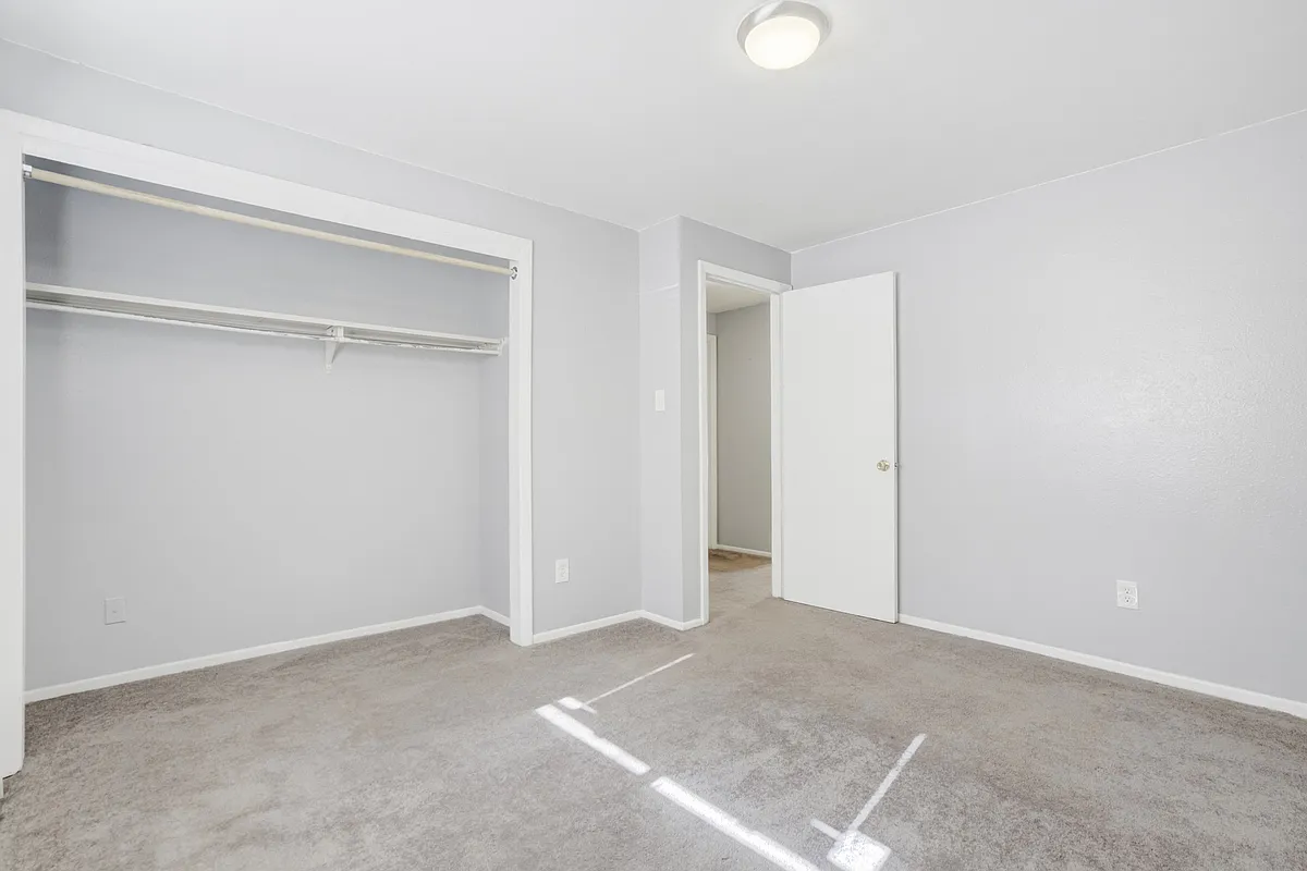 Building Photo - 2921 Straus Ln #2