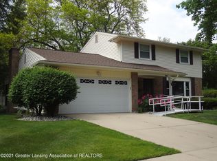 3600 Glasgow Dr, Lansing, MI 48911