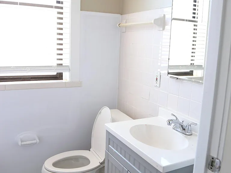 5210 Bancroft Ave #2W — Photo 6
