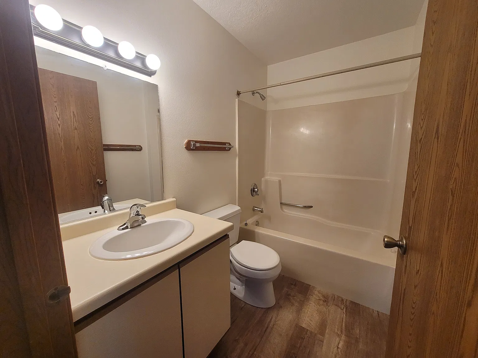 702 Dutchman Drive - 6 — Photo 4