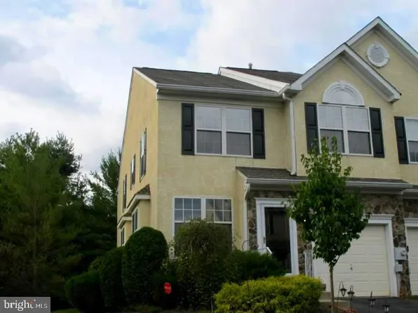 2001 Woodside Ln, Newtown Square, PA 19073