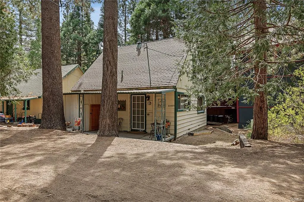3 bed, 1.5 bath, $1,600 — Photo 1