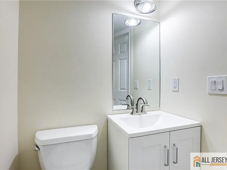 112 N Broadway St #B — Photo 9