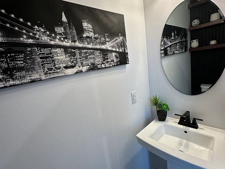 4752 Chastain Ave — Photo 10