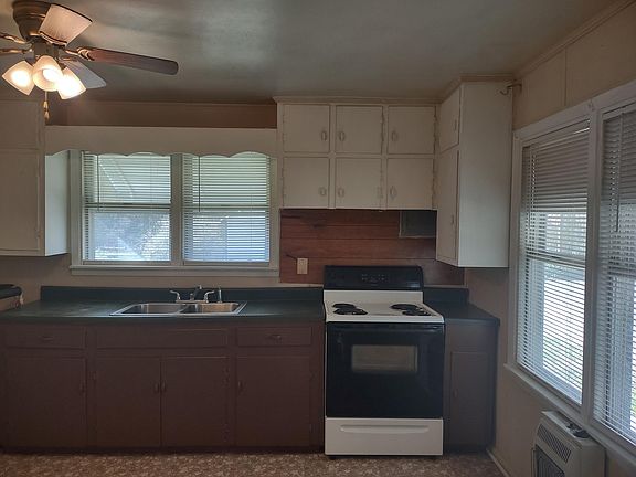 3rd image of 425 Woodward Ave NW