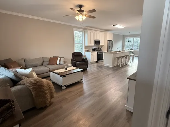 1030 Oak Dr, White Bluff, TN 37187