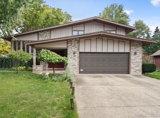 406 Brad Ct, Naperville, IL 60565
