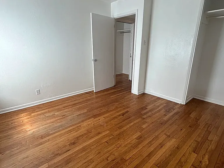 355 Cresham Dr — Photo 10