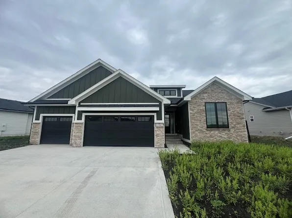 17947 Creekside Dr, Clive, IA 50325