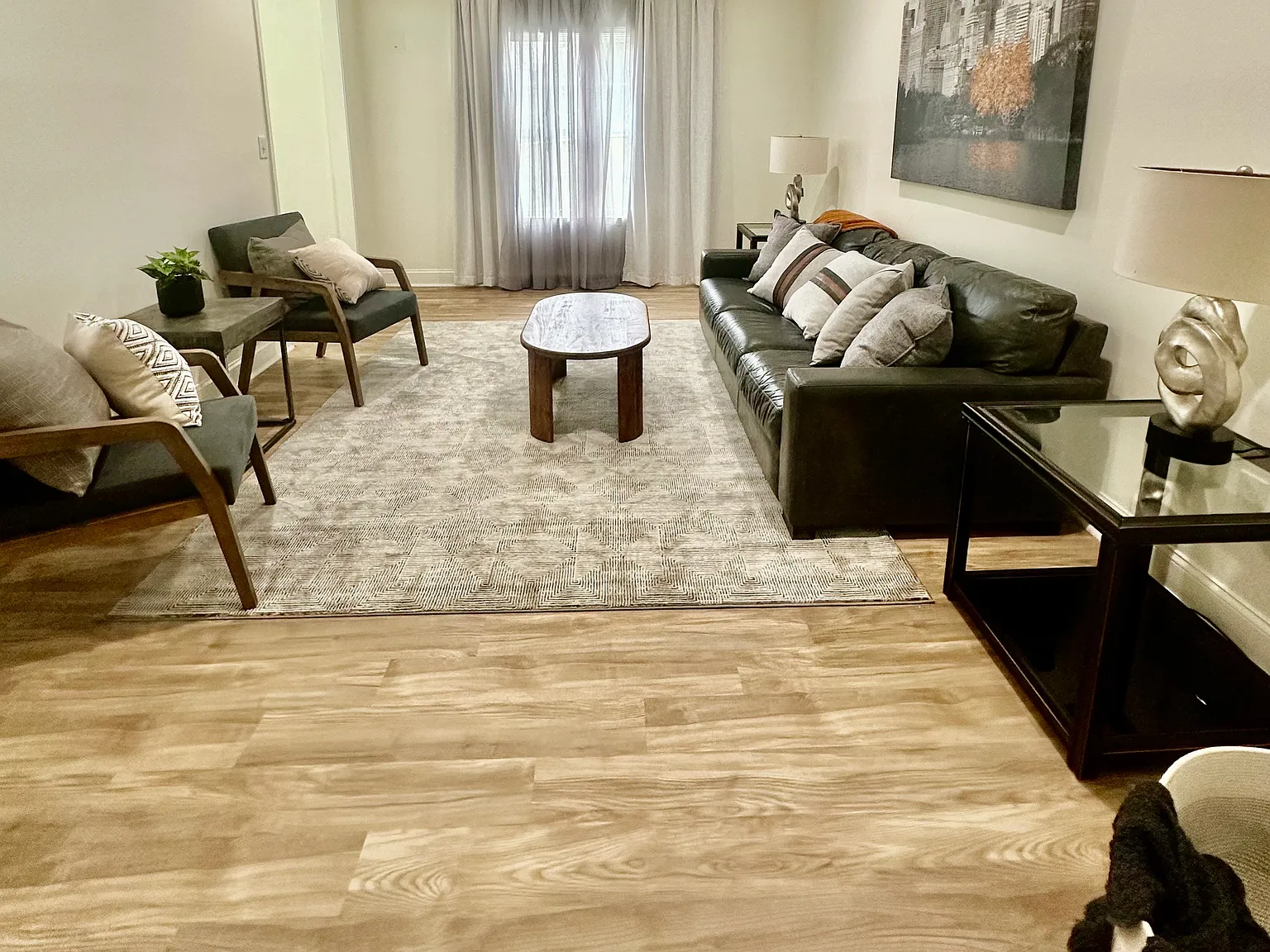 4 bed, 2.5 bath, 2700 sqft, $5,800 — Photo 3