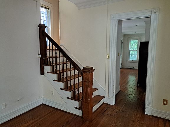 2nd image of 179 Kentucky Ave