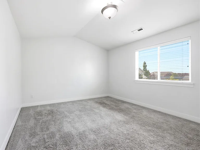 153 W Silver Springs Dr — Photo 12