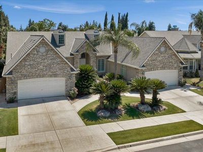 302 W Everglade Ave, Clovis, CA, 93619