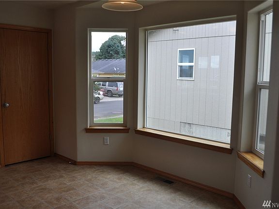 3rd image of 25 Hill Dr