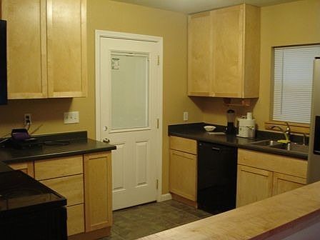 Kitchen w/ custom Maple Cabinets, Tile Floor & New Appliances