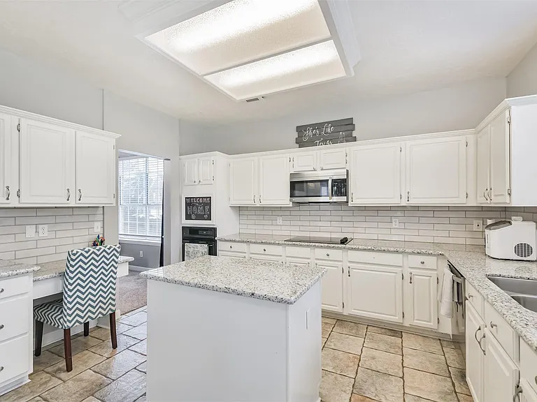 20422 Maple Meadows Ct — Photo 17