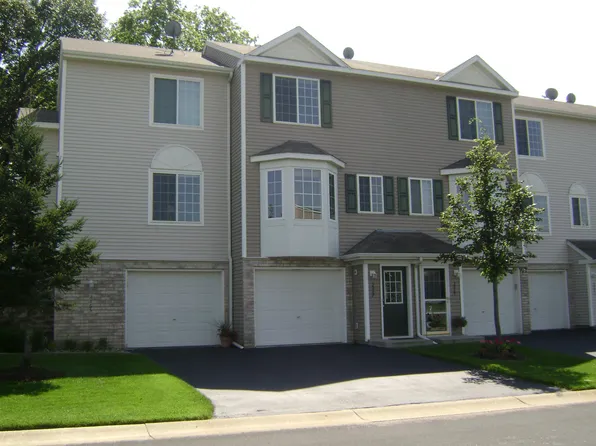 2867 Arboretum Village Trl, Chanhassen, MN 55317