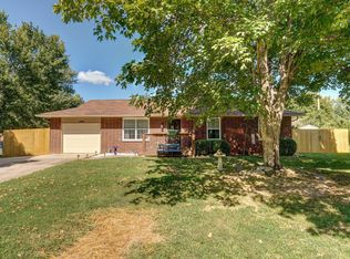 1004 N 11th Ave, Ozark, MO 65721