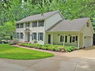 4240 Roxbury Rd, Erie, PA 16506