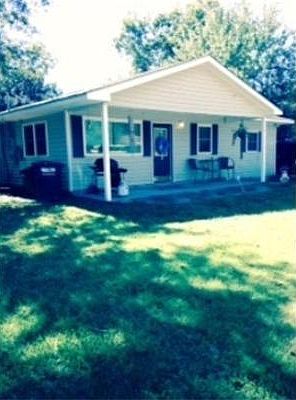 1st image of 406 Woody Cres