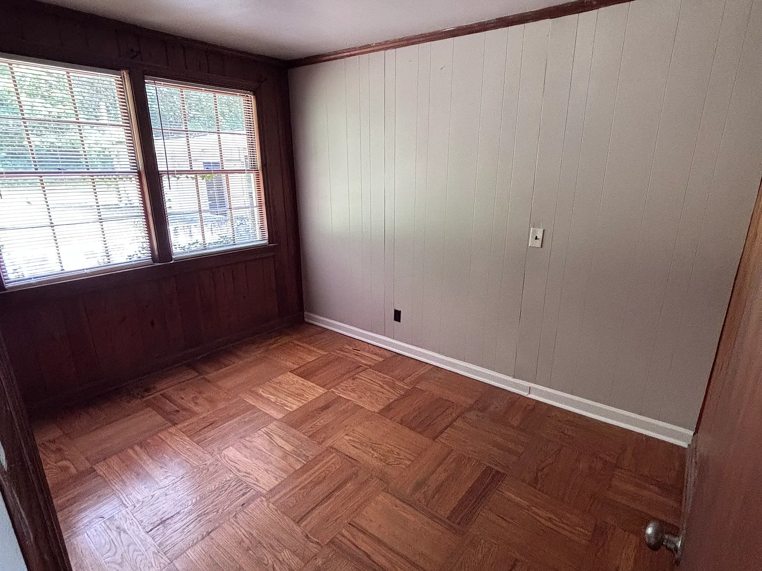 3 bed, 700 sqft, $1,900 — Photo 2