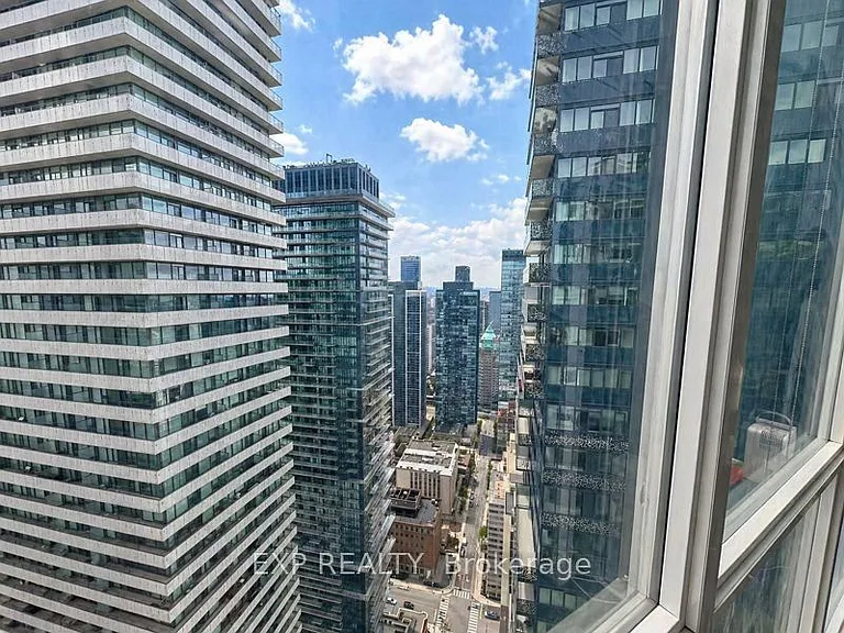 45 Charles St E #5109 — Photo 4