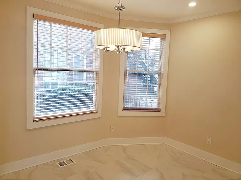 149 Peachtree Cir NE #19 — Photo 10