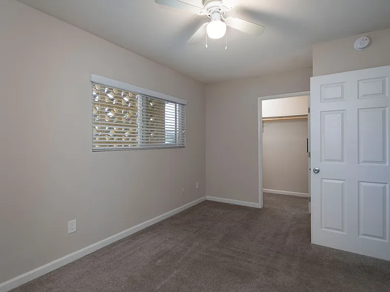 Grossmont Apartments — Photo 30