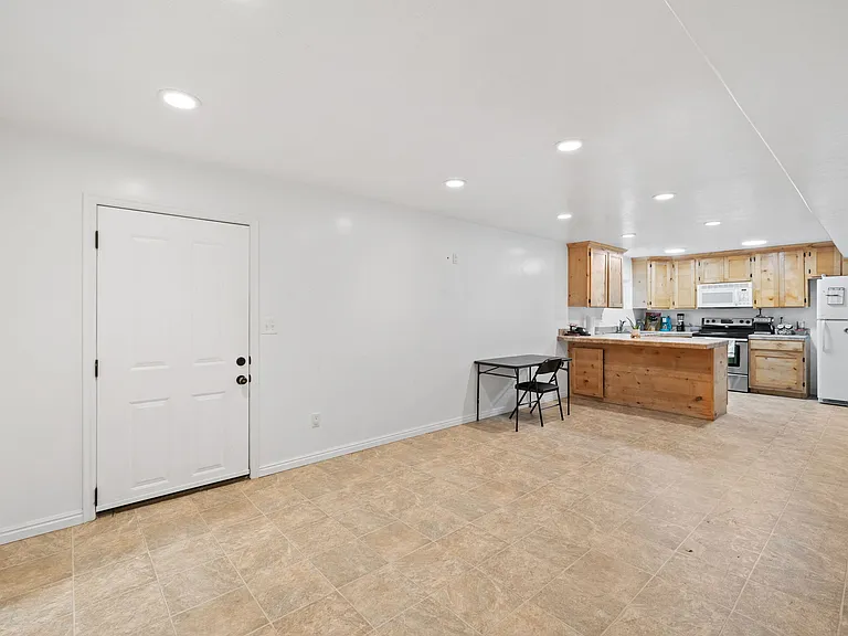 1297 S 950 W — Photo 12