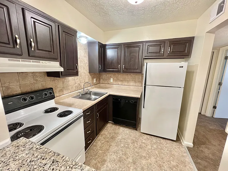 Countrybrook Apartments — Photo 69