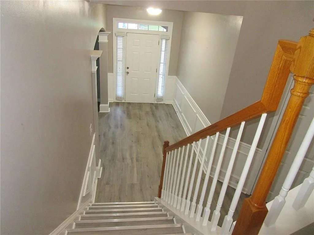 4 bed, 2.5 bath, 3168 sqft, $2,450 — Photo 2